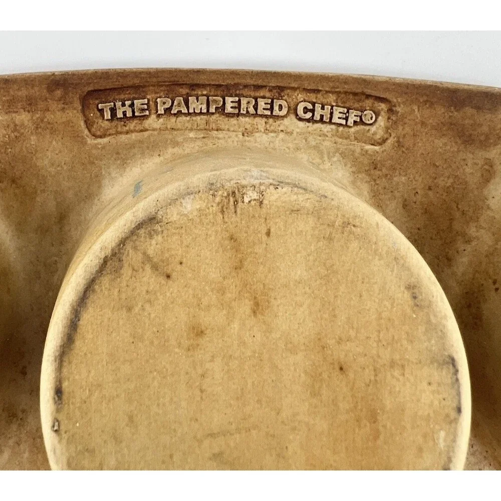 The Pampered Chef Family Heritage Stoneware Classics 12 Cupcake Muffin Pan Nice